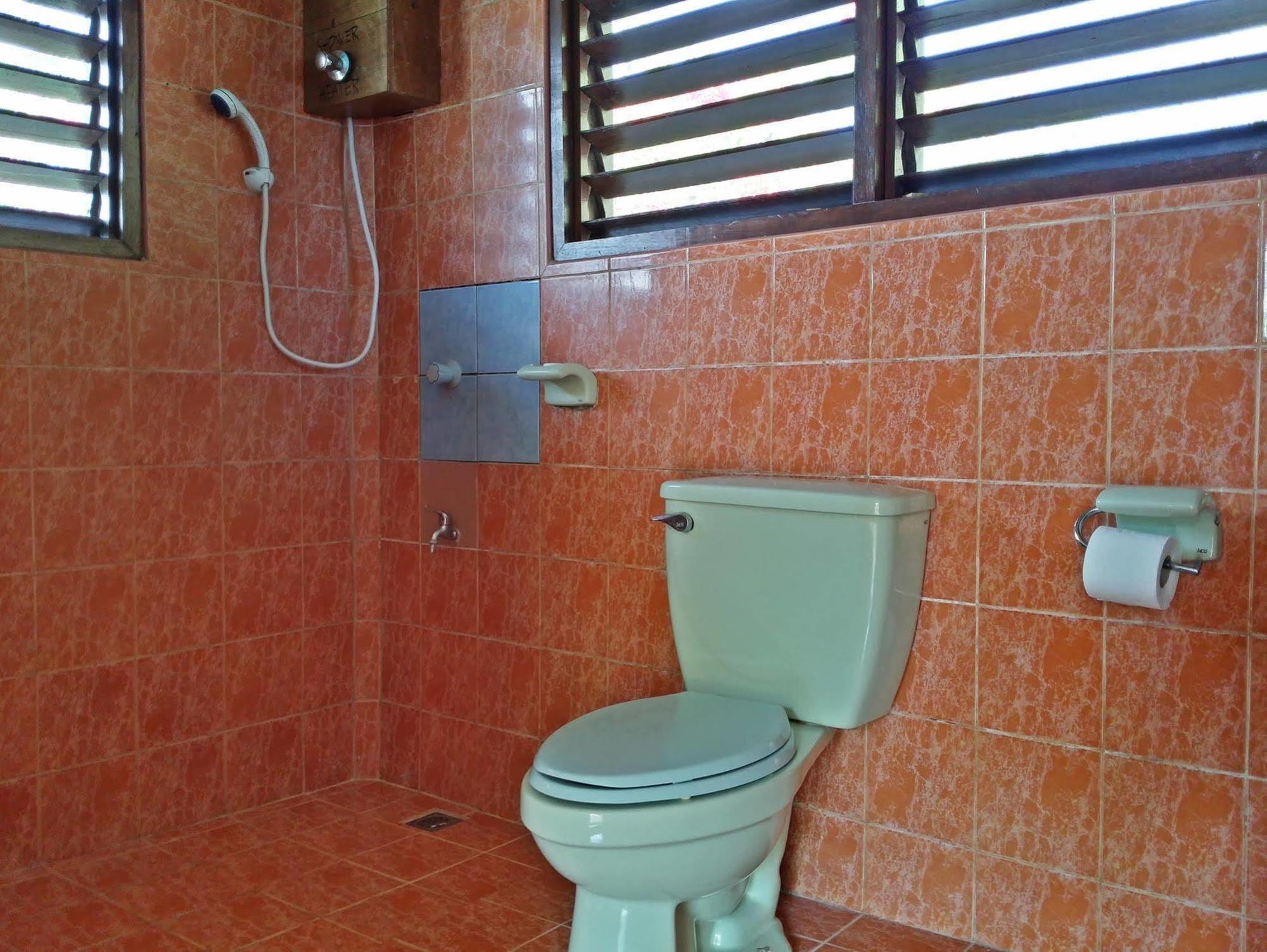 Отель Casa Rosa Taytay Palawan Экстерьер фото