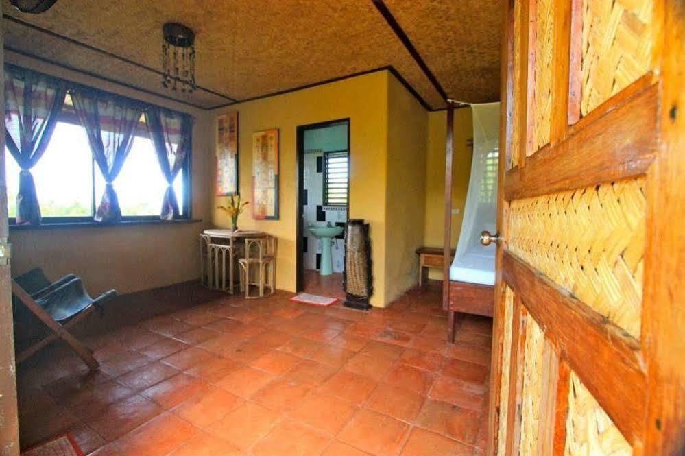 Отель Casa Rosa Taytay Palawan Экстерьер фото